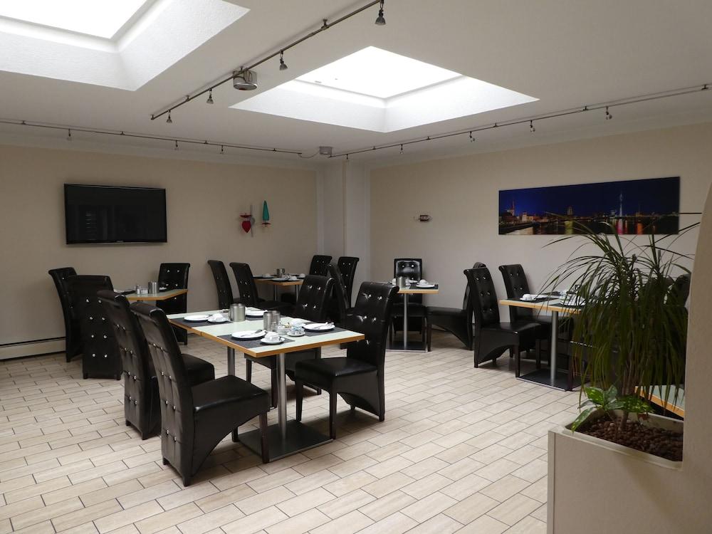 Hotel Terminus デュッセルドルフ エクステリア 写真