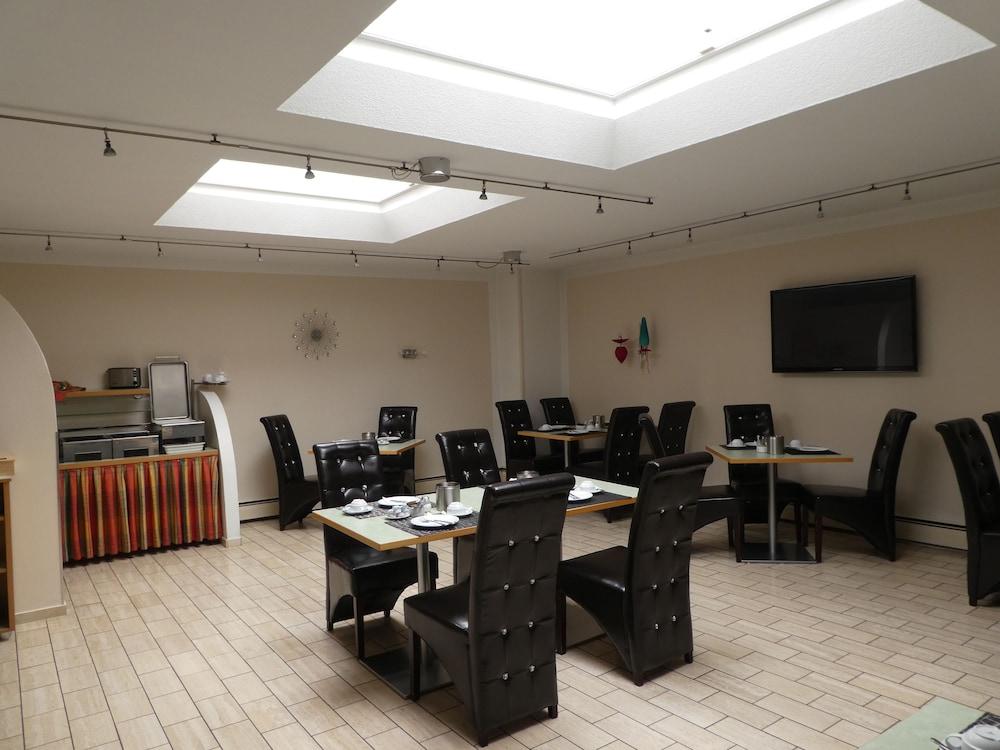 Hotel Terminus デュッセルドルフ エクステリア 写真